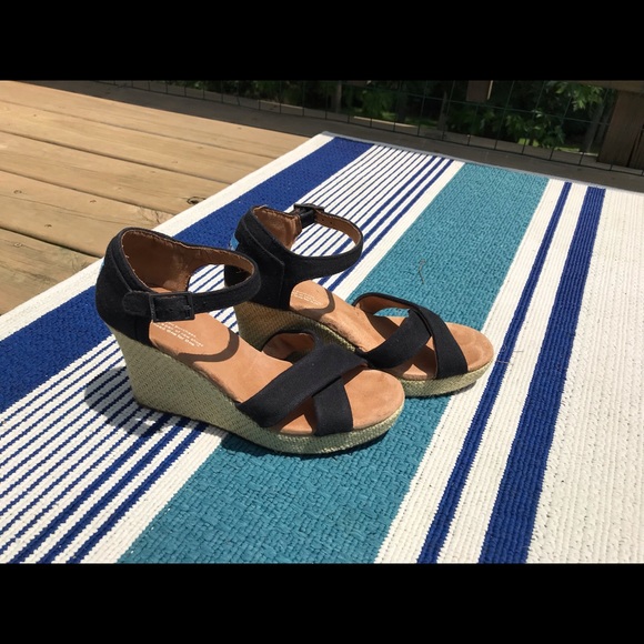 TOMS Espadrille Wedges - EUC - Picture 2 of 5
